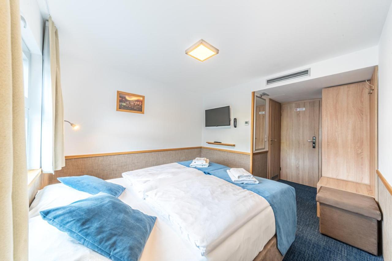 Hotel en barco Racek