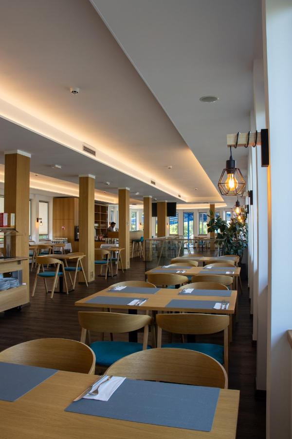 Racek Bateau-hôtel 3*
