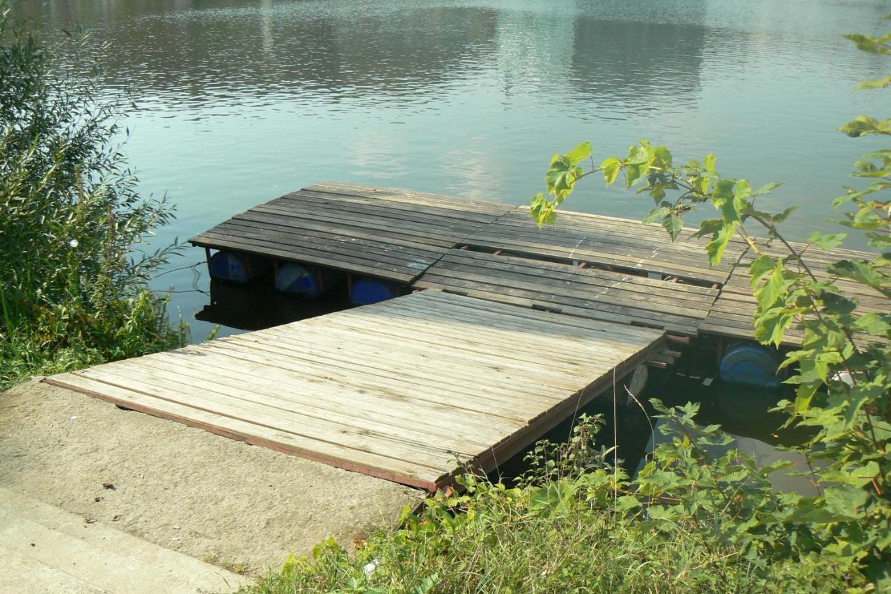 Racek Bateau-hôtel 3*